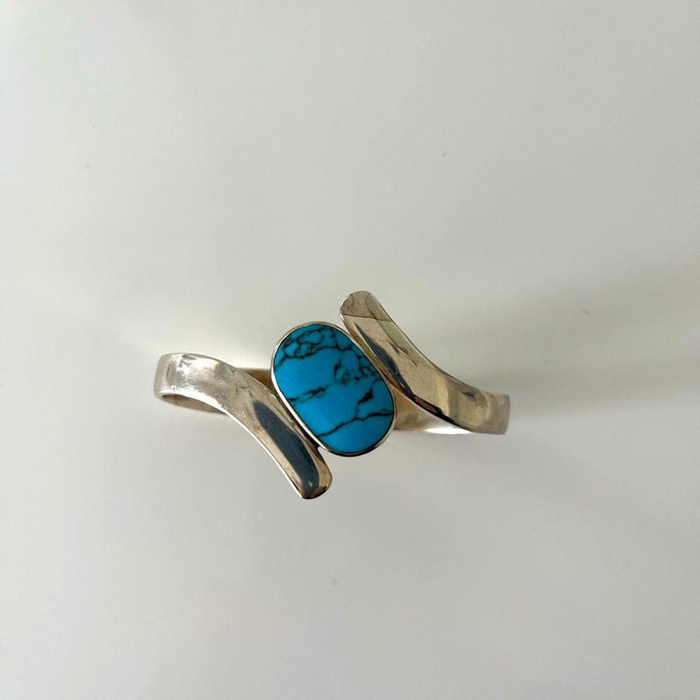 Sterling 925 silver cuff with turquoise stone.